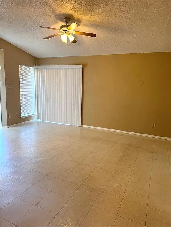 2 bed, 2.0 bath, 888 sqft, $1,290 — Photo 3