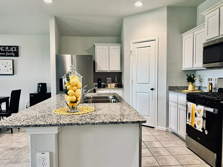 636 Mount Vista Ln — Photo 3