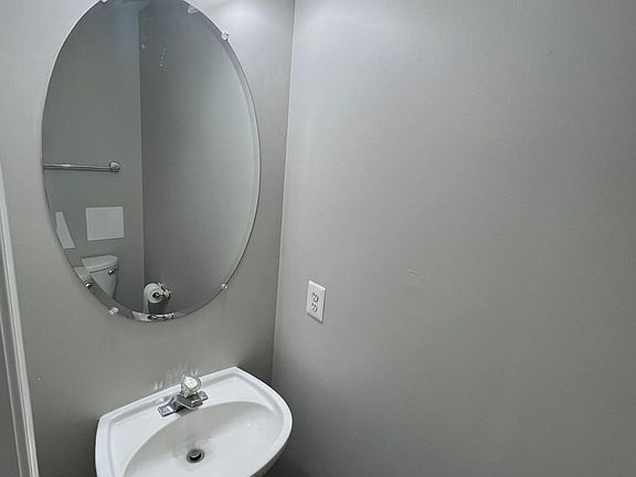 5th image of 4943 Benecia Ln