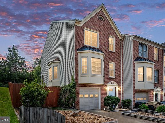 3rd image of 410 Fair Oaks Ave