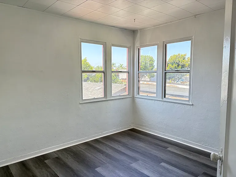 3329 Beechwood Ave #3320-1/2 — Photo 4