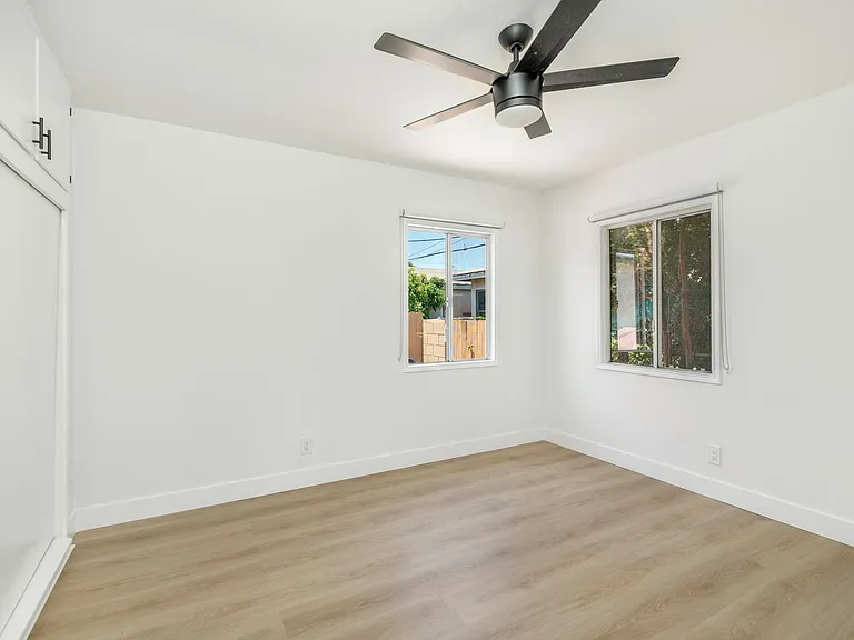 15301 Eastwood Ave - Standalone Home with Private Patio! — Photo 20
