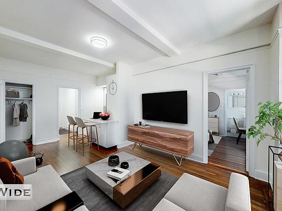 2nd image of 140 E 46th St Penthouse 9V