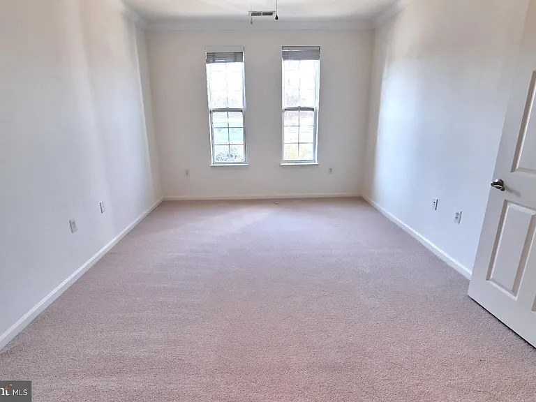 21216 McFadden Sq #108 — Photo 18