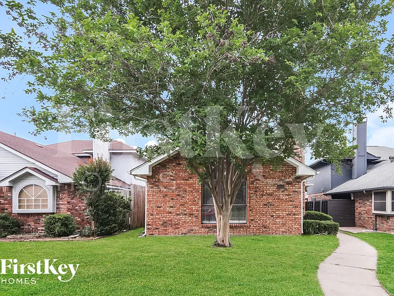 2026 Greenview Dr — Photo 1