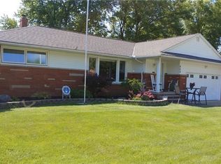 888 Stanwell Dr, Highland Heights, OH 44143