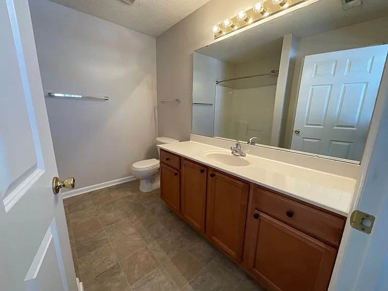 Meridian Park Apartments — Photo 131