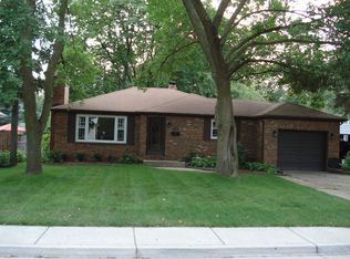 532 N Aldine St, Elgin, IL 60123
