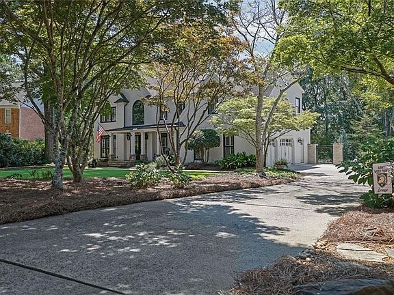 3rd image of 4045 Inverness Xing