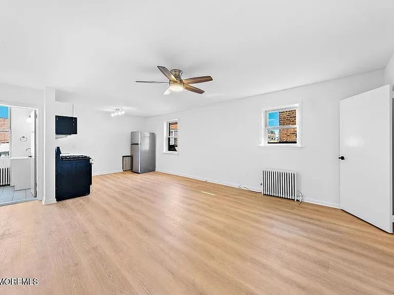 10 Monmouth St #B — Photo 2
