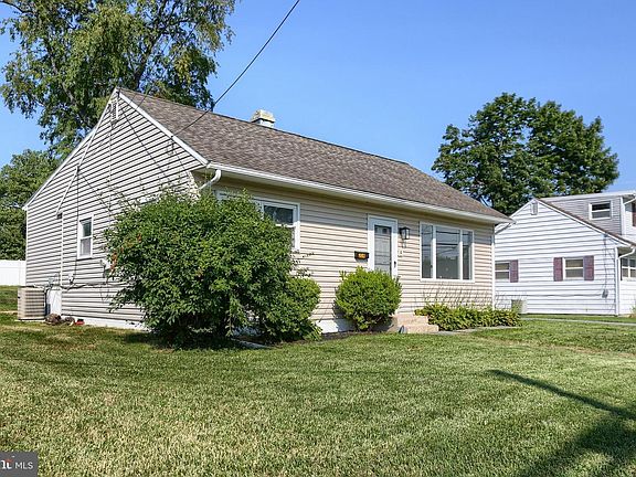 3rd image of 204 S Locust St
