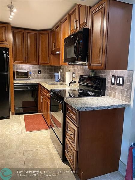 1st image of 1428 SE 4th Ave APT 210B
