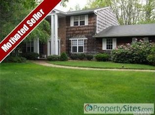 23 Elderwood Dr, Saint James, NY 11780