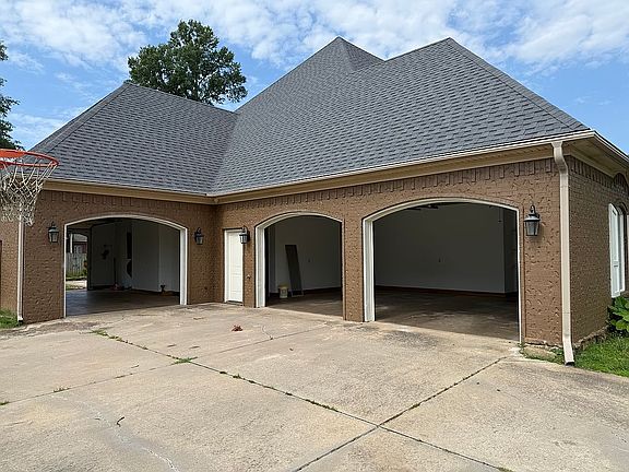 3rd image of 603 Sedgefield Dr