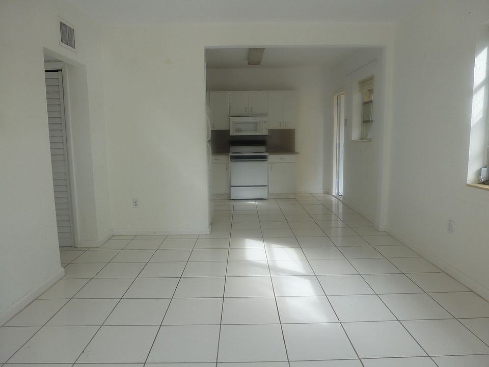 Living/dining/kitchen