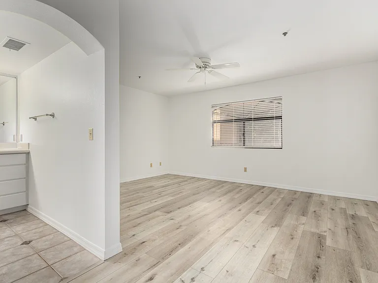 5104 N 32nd St #225 — Photo 9