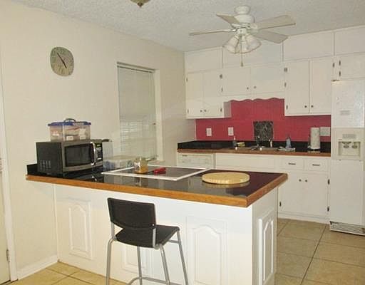 4th image of 1412 Hillcrest St