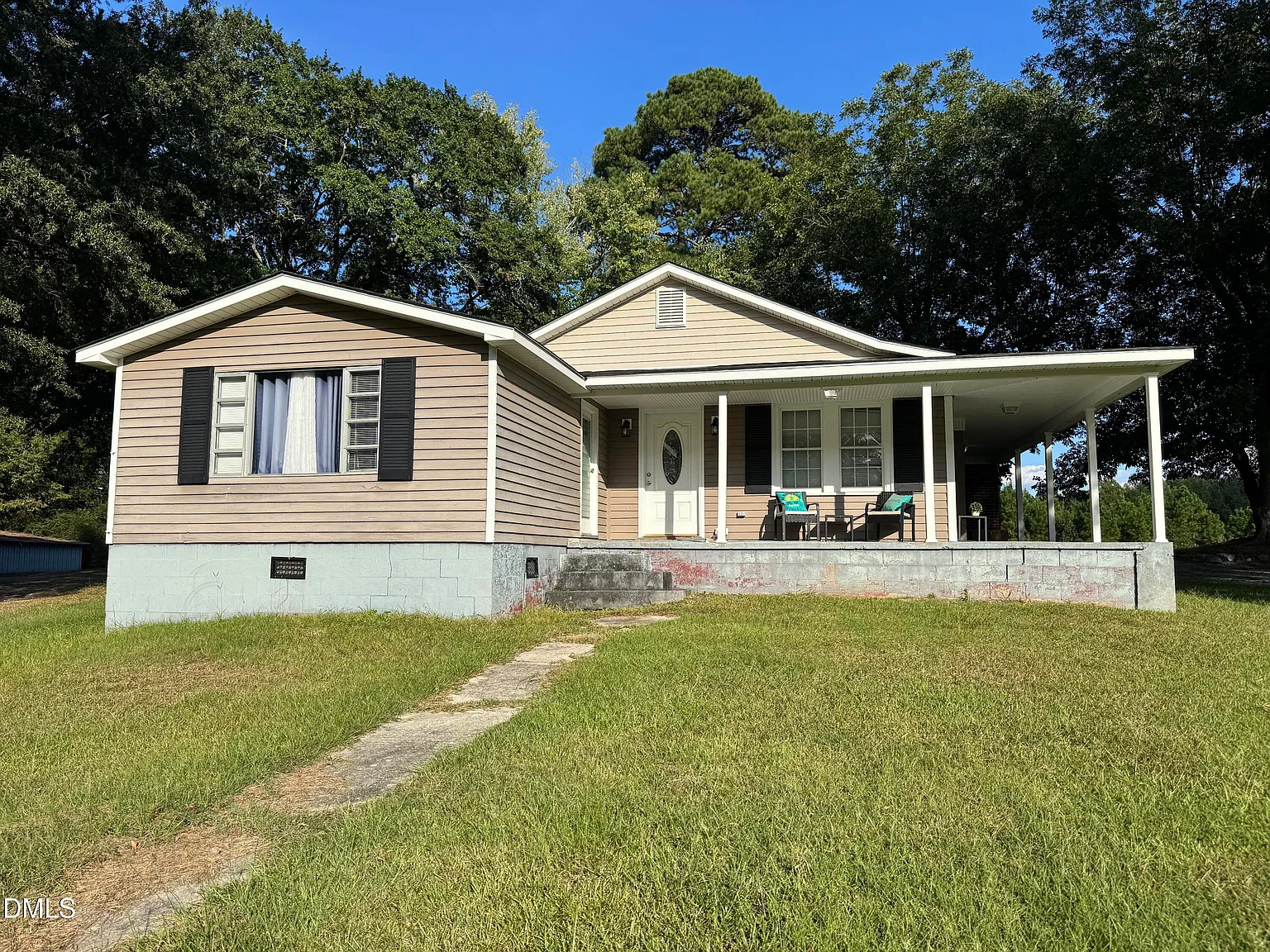 3 bed, 1.0 bath, $1,600 — Photo 1