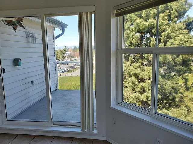 2 bed, 1050 sqft, $2,550 — Photo 3