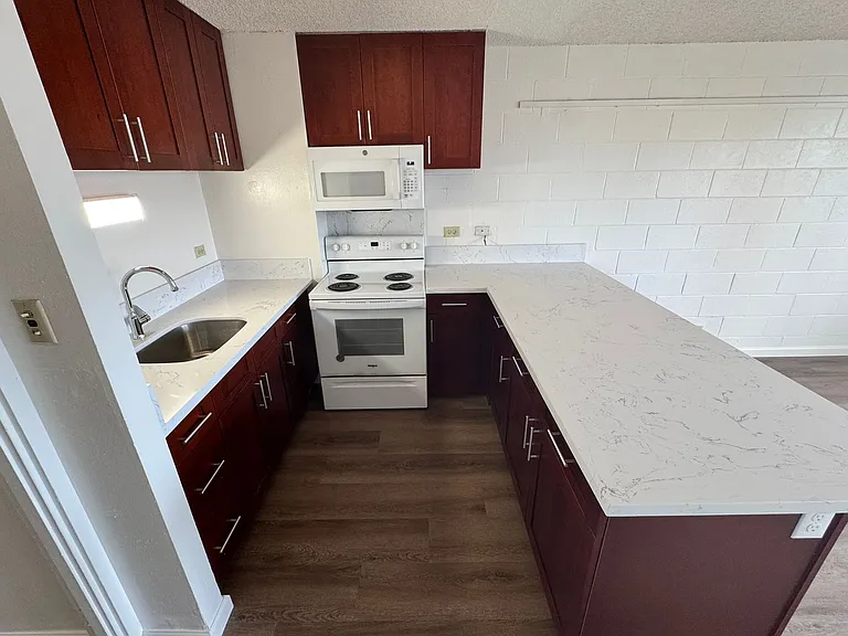 1419 Ernest St — Photo 6