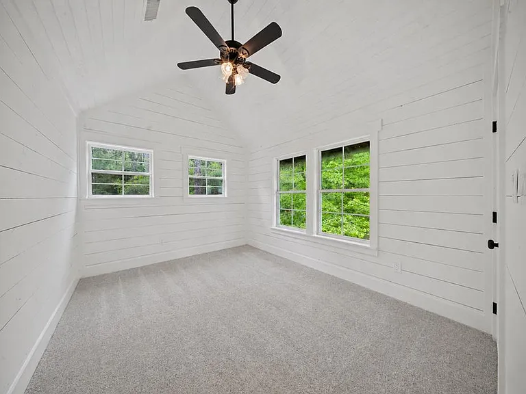 160 Delcrest Dr — Photo 29