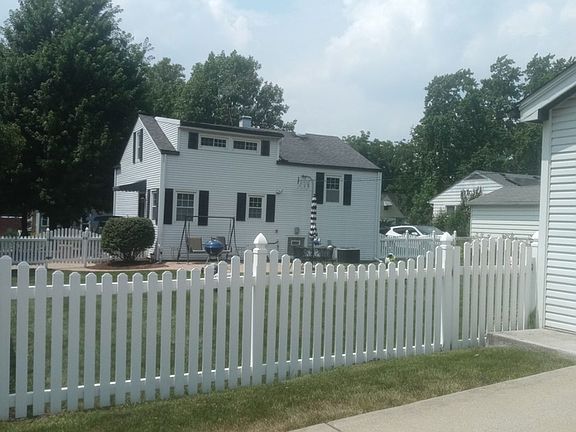5th image of 943 S Charlotte St