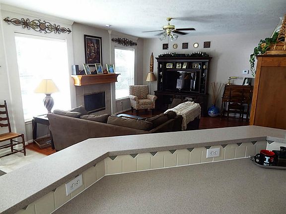 5th image of 114 Greenridge Cir