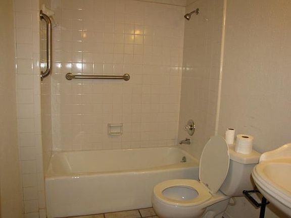4th image of 807 Mimosa Ave
