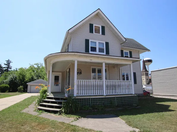 212 W State St, Fox Lake, WI 53933