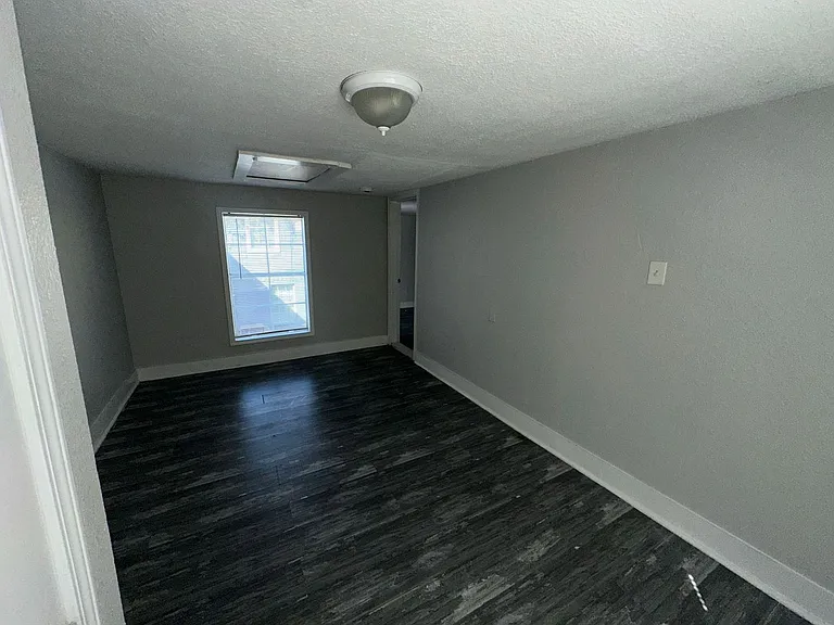 412 N 8th St — Photo 15