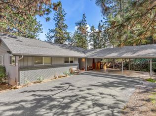 285 Coachman Dr, Jacksonville, OR 97530