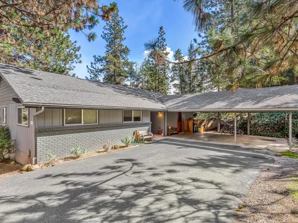 285 Coachman Dr, Jacksonville, OR 97530