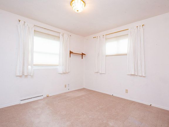 4th image of 2712 Macarthur Ave
