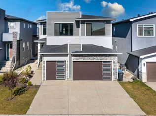 62 S Waterford Rd, Chestermere, AB T1X2M7