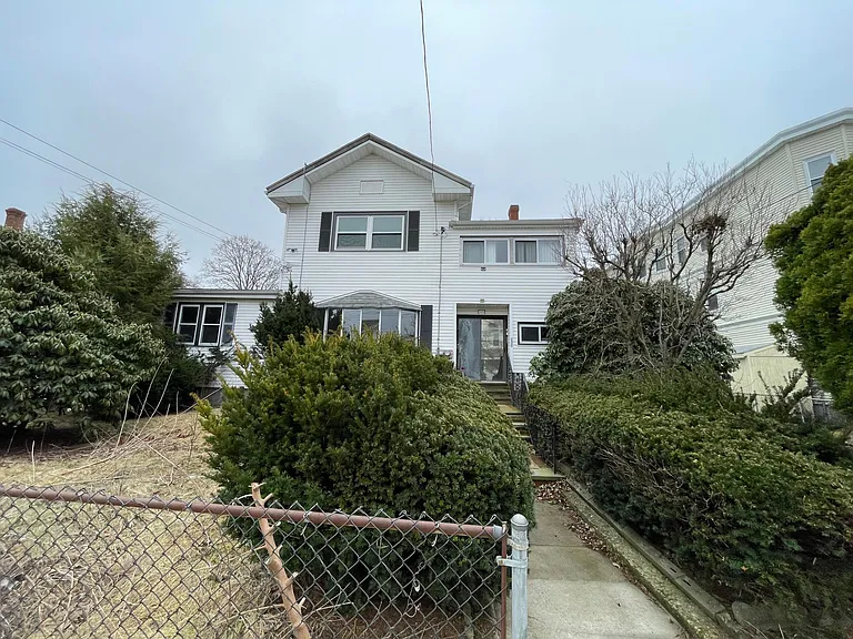 131 Webster St #1 — Photo 18