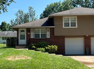 1200 SW Sunset St, Blue Springs, MO 64015