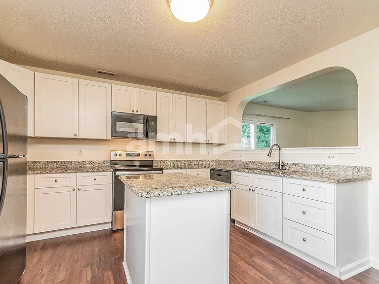 1212 Whitman Dr — Photo 5