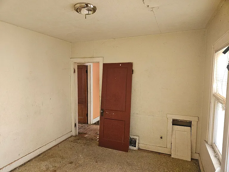910 Woodward Ave — Photo 5