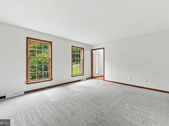 5th image of 1544 Stouff Rd