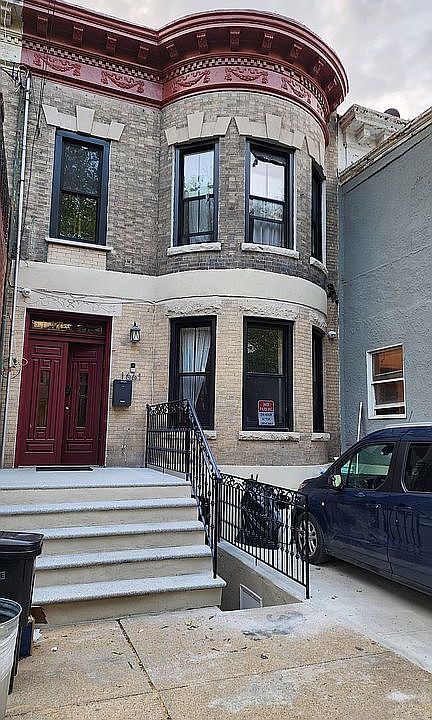 1st image of 1661 E 12th St
