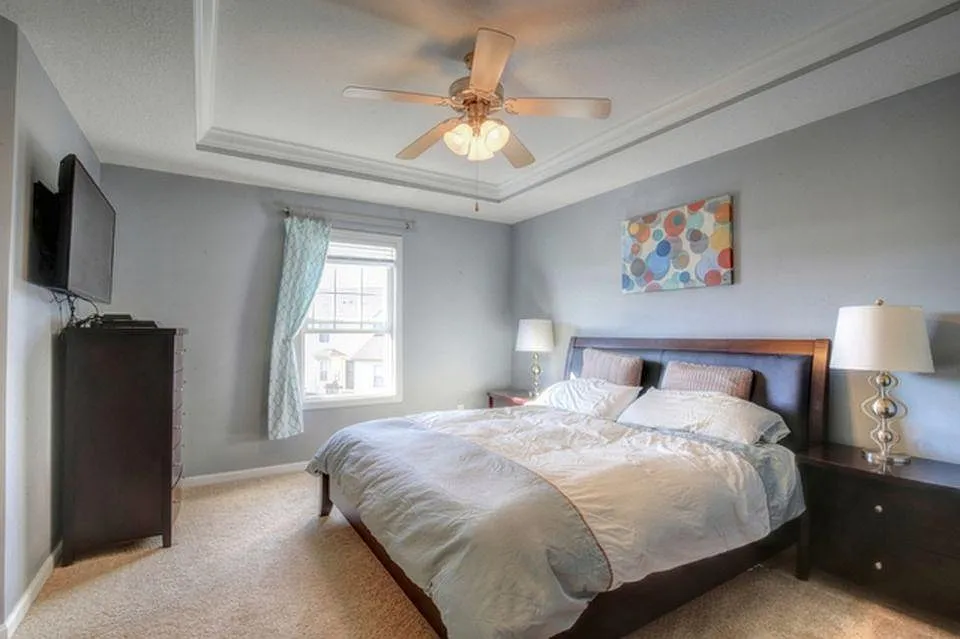 4 bed, 2.5 bath, 1964 sqft, $2,200 — Photo 4