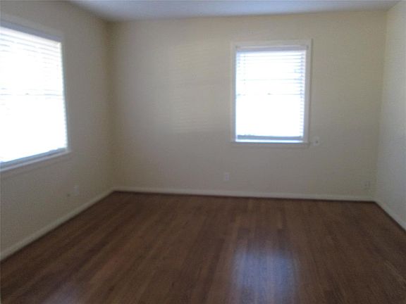 3rd image of 4517 De Lange Ln