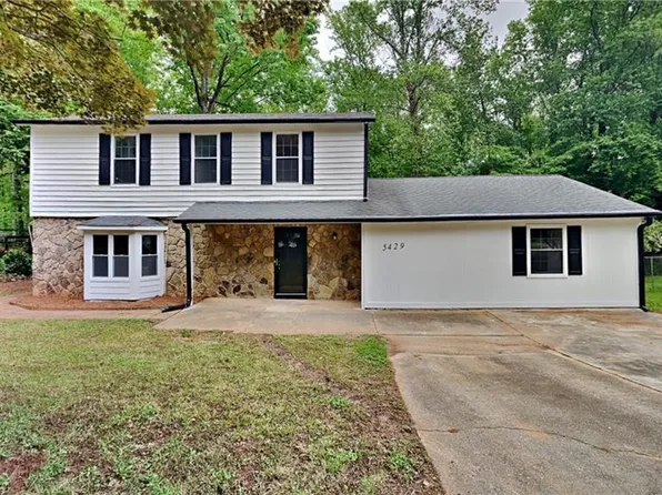 5429 Martins Crossing Rd, Stone Mountain, GA 30088