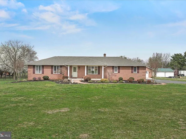 54 Dove Ln, Falling Waters, WV 25419