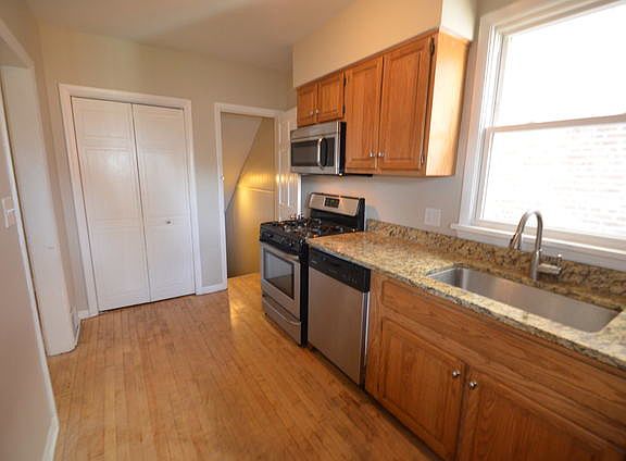 4th image of 1154 S Lyman Ave