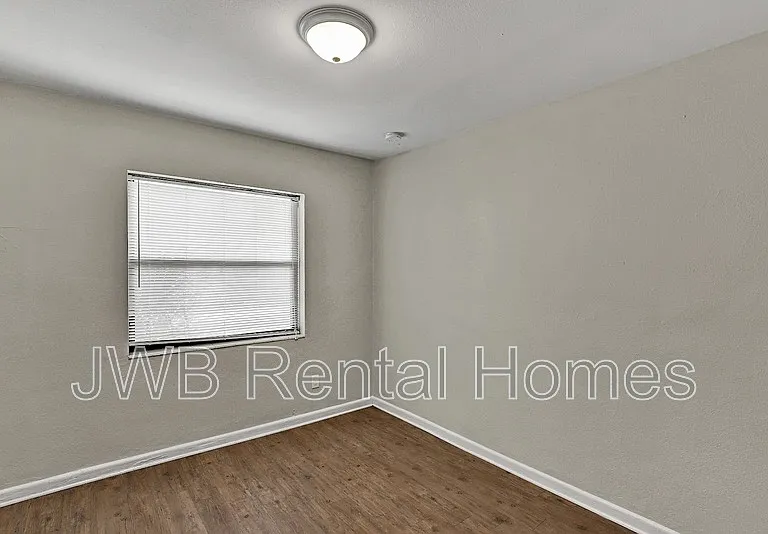 31 W 45th St — Photo 9
