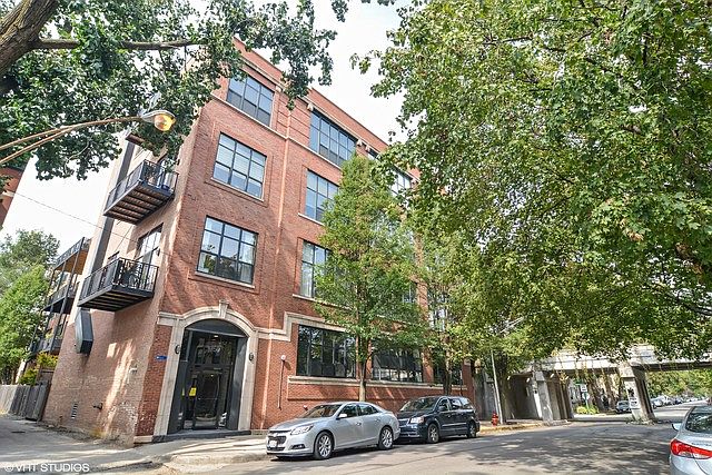 1st image of 1750 N Wolcott Ave APT 305