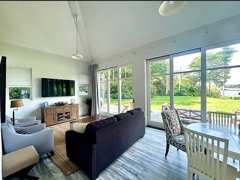33 Watch Hill Rd — Photo 8