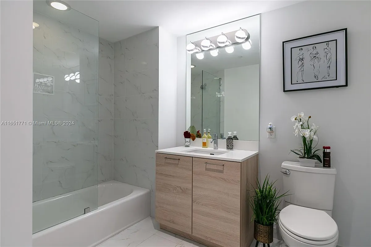 Building Photo - 16385 Biscayne Blvd #1701