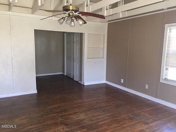 3rd image of 4613 Carolyn Dr